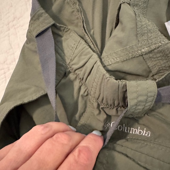 Columbia Omni-shade Cargo Shorts Size 36W Dusty Gray color - Picture 8 of 8